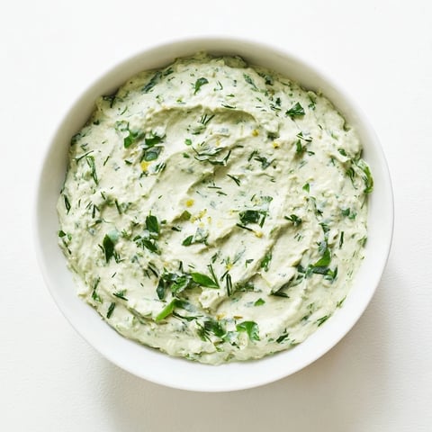 Creamy Green Goddess Salad Dip, perfectly blended with fresh herbs and served alongside colorful vegetables.